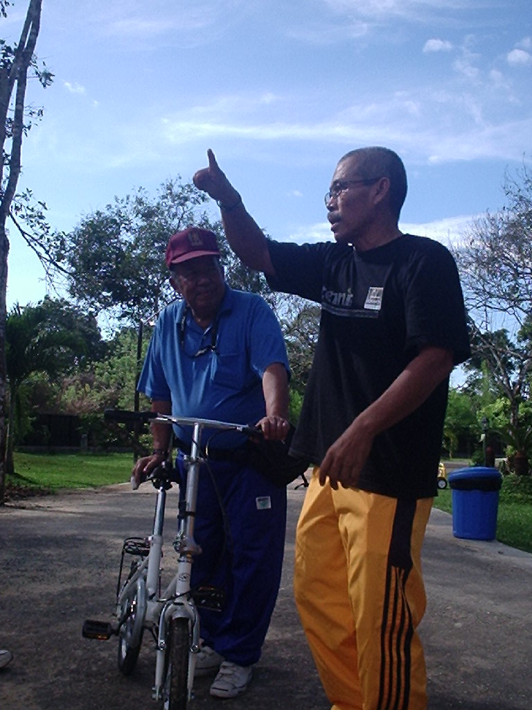 sepeda sehat Ketua Lekop & me dede