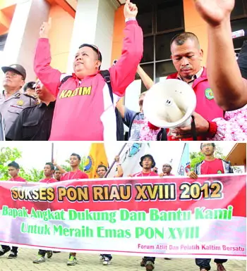 Lagi demo di dpr Pelatih &Atlit Lagi demo di dpr Pelatih &Atlit